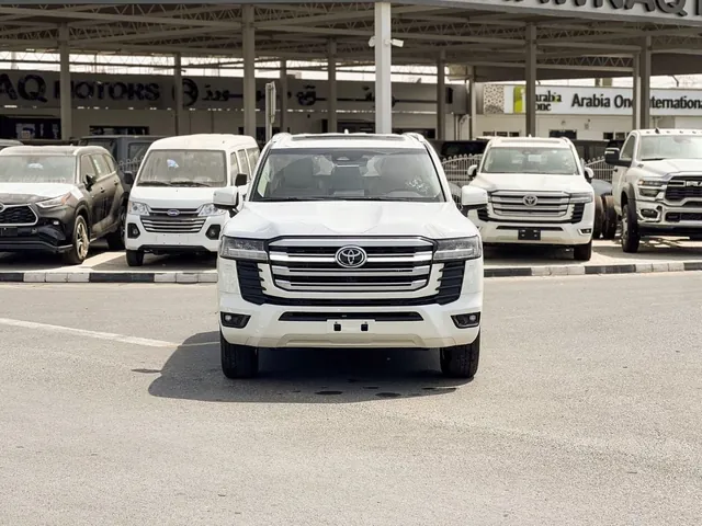 2026 Toyota Land Cruiser 300 GXR 4.0, photo 2 of 9