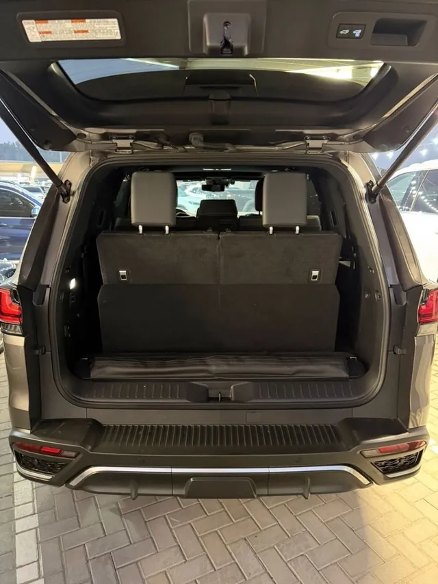 2025 Lexus LX 600 F Sport, photo 5 of 10
