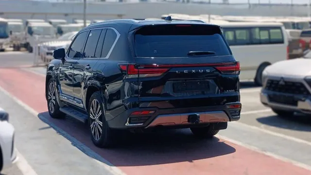 2025 Lexus LX 600 Signature 3.5, photo 3 of 9