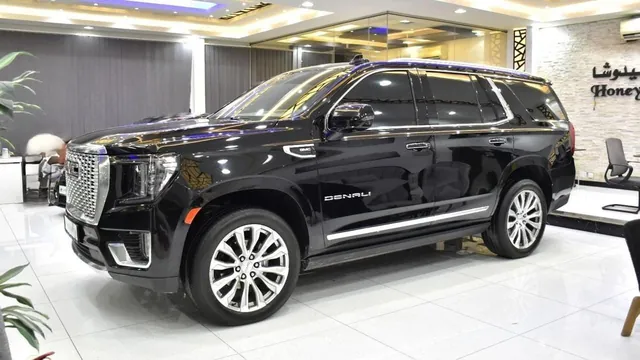 2023 GMC Yukon Denali V8, photo 3 of 9
