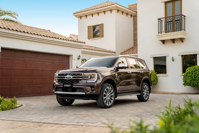 2026 Ford Everest Titanium, photo 2 of 6