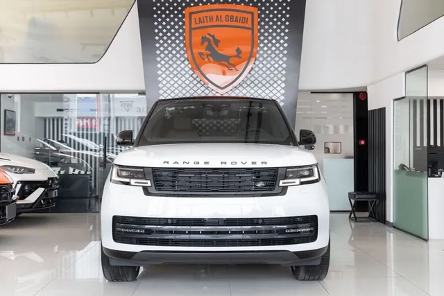 2026 Land Rover Range Rover HSE P400, photo 2 of 8
