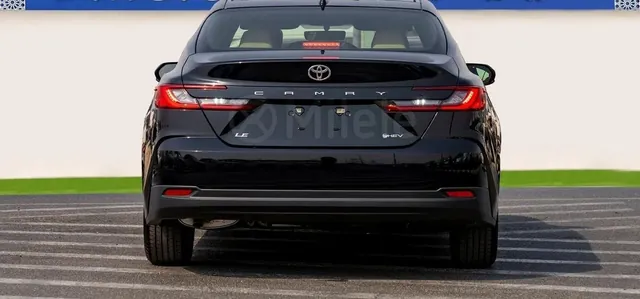 2025 Toyota Camry LE Hybrid, photo 6 of 9