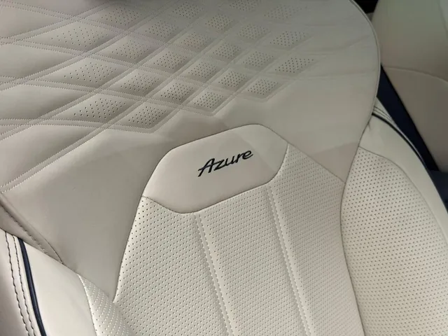 2024 Bentley Bentayga Azure, photo 7 of 7