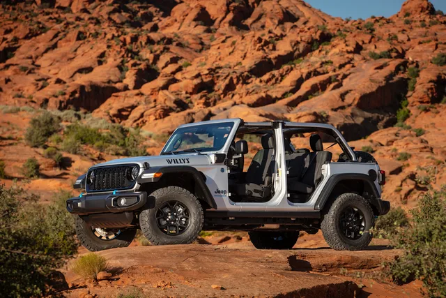 2026 Jeep Wrangler Unlimited Sport 2.0T, photo 2 of 8