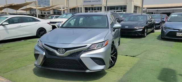 2018 Toyota Camry SE 2.5, photo 1 of 8