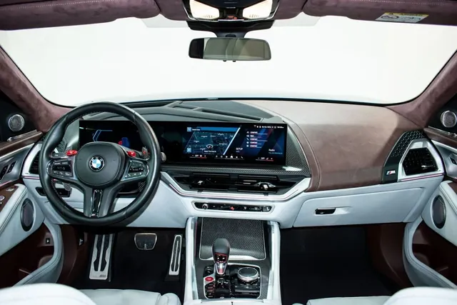2024 BMW XM M Sport, photo 8 of 10
