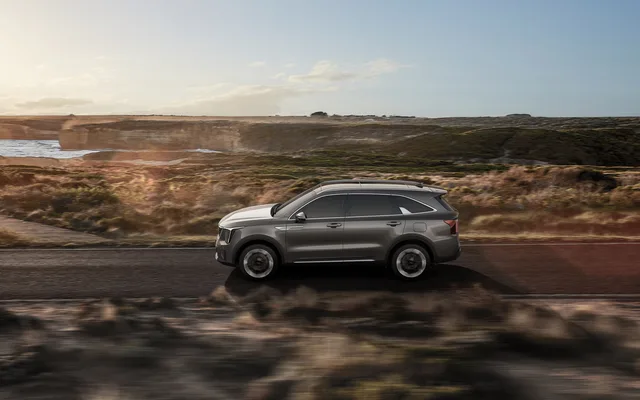 2026 Kia Sorento EX, photo 2 of 6