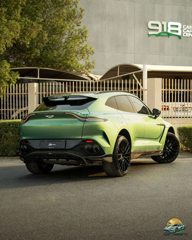 2025 Aston Martin DBX707 V8, photo 2 of 6