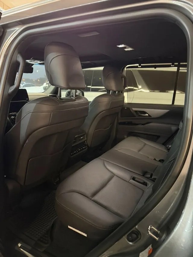 2025 Lexus LX 600 F Sport, photo 9 of 10