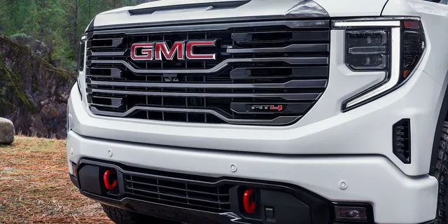 2026 GMC Sierra LD AT4, photo 4 of 7