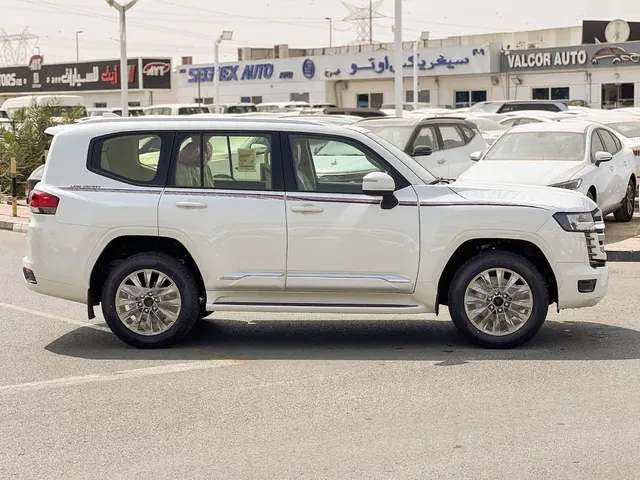 2026 Toyota Land Cruiser 300 GXR 4.0, photo 4 of 9