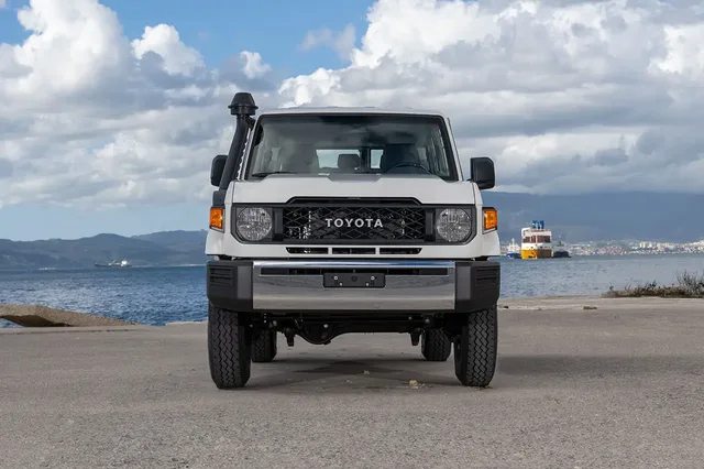 2026 Toyota Land Cruiser 76 Wagon full specification, photo 2 of 7