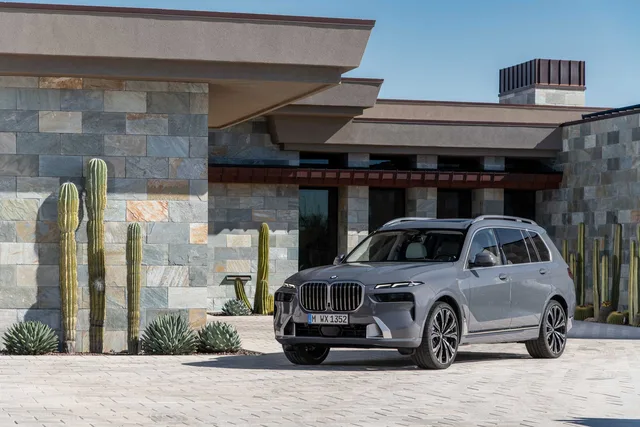 2026 BMW X7 xDrive40i M Sport Pro, photo 2 of 8