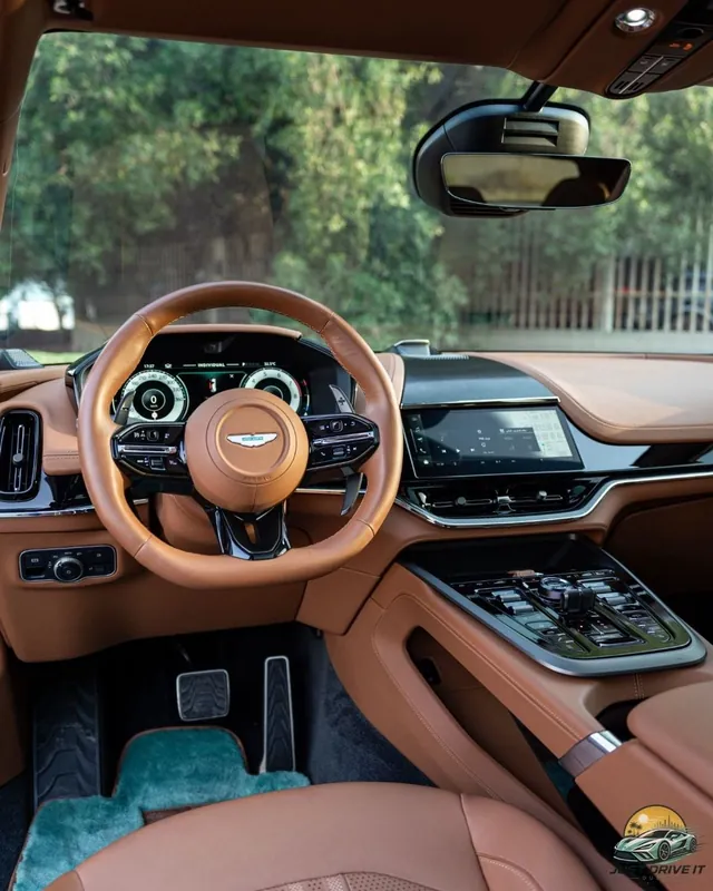 2025 Aston Martin DBX707, photo 7 of 10 of this vehicle