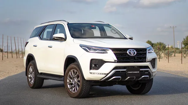 2026 Toyota Fortuner VX, photo 1 of 7