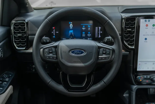 2026 Ford Everest Titanium, photo 5 of 6