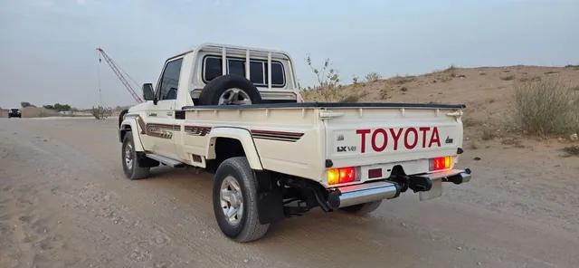 2017 Toyota Land Cruiser 79 Pickup 4.5 V8 diesel 4WD, photo 5 of 9