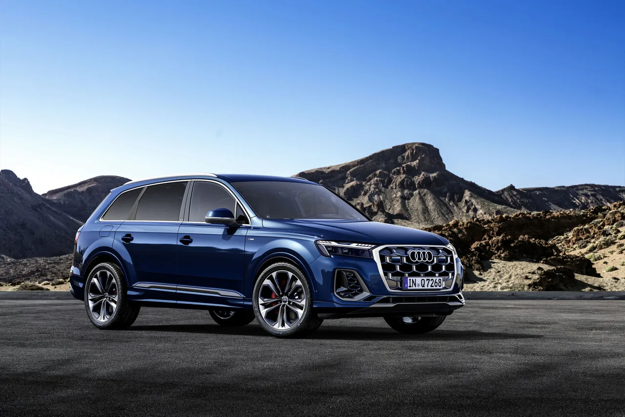 2026 Audi Q7, photo 1 of 8
