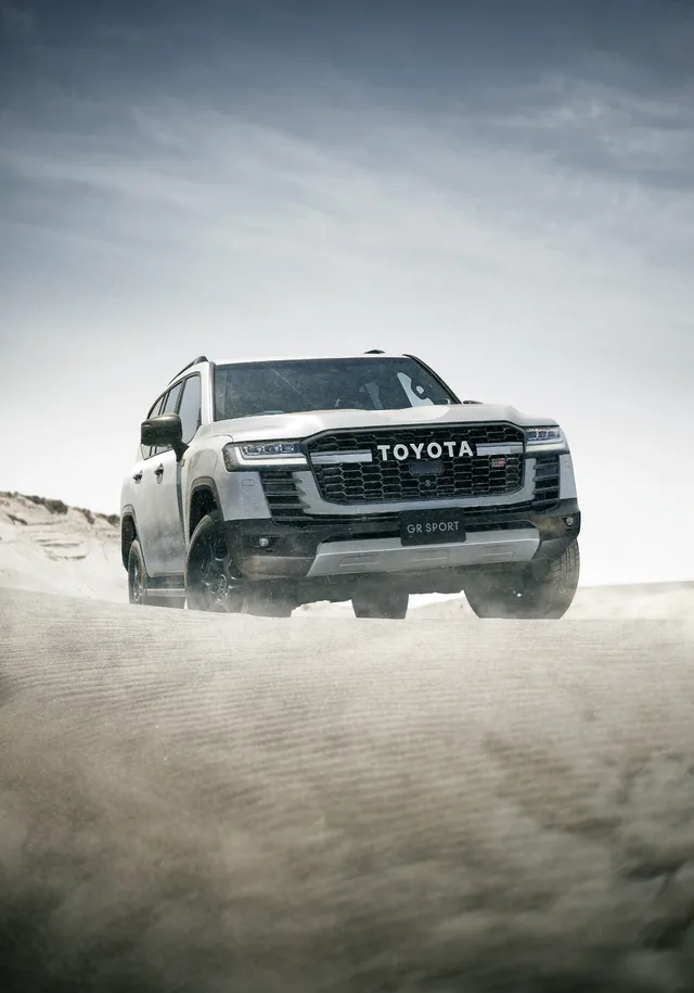 2026 Toyota Land Cruiser 300 GR Sport 3.5L V6 Twin Turbo, photo 3 of 7