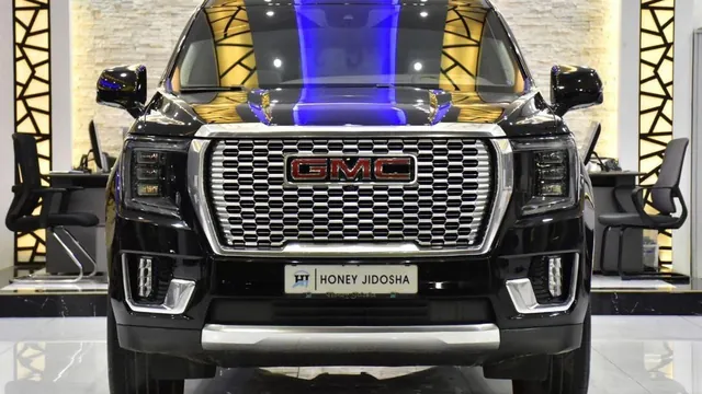 2023 GMC Yukon Denali V8, photo 2 of 9