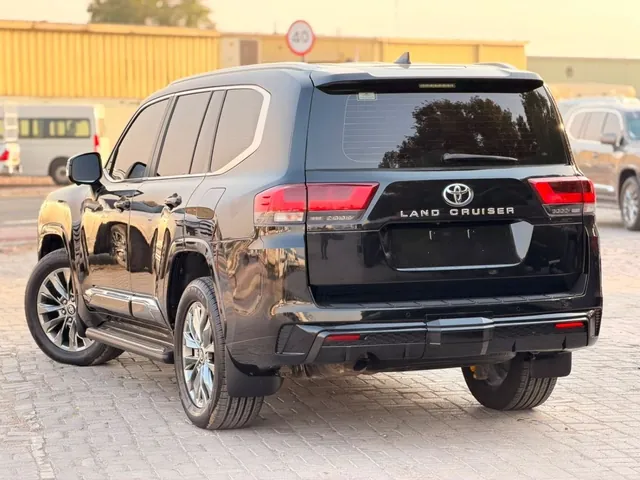 2022 Toyota Land Cruiser 300 GXR 4.0 V6, photo 4 of 10