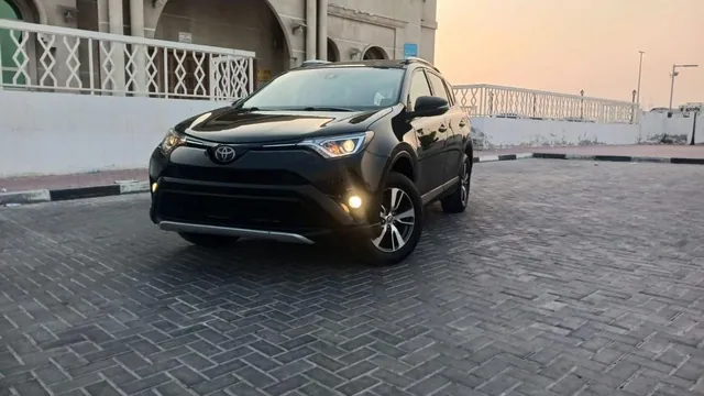 2018 Toyota RAV4 XLE 2.5, photo 1 of 10