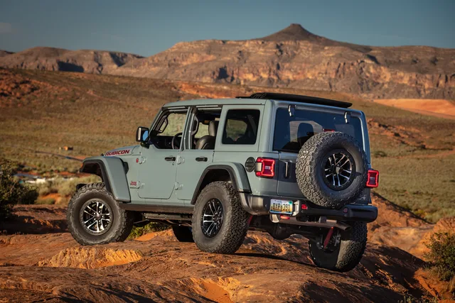 2026 Jeep Wrangler Unlimited Rubicon 3.6L V6, photo 3 of 7