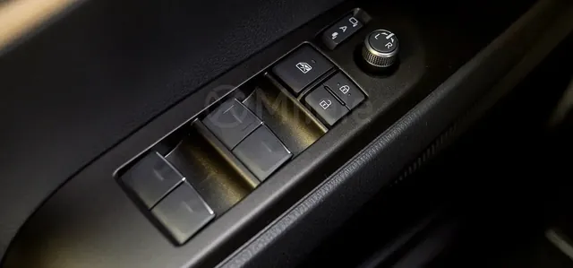 2025 Toyota Camry LE Hybrid, photo 8 of 9