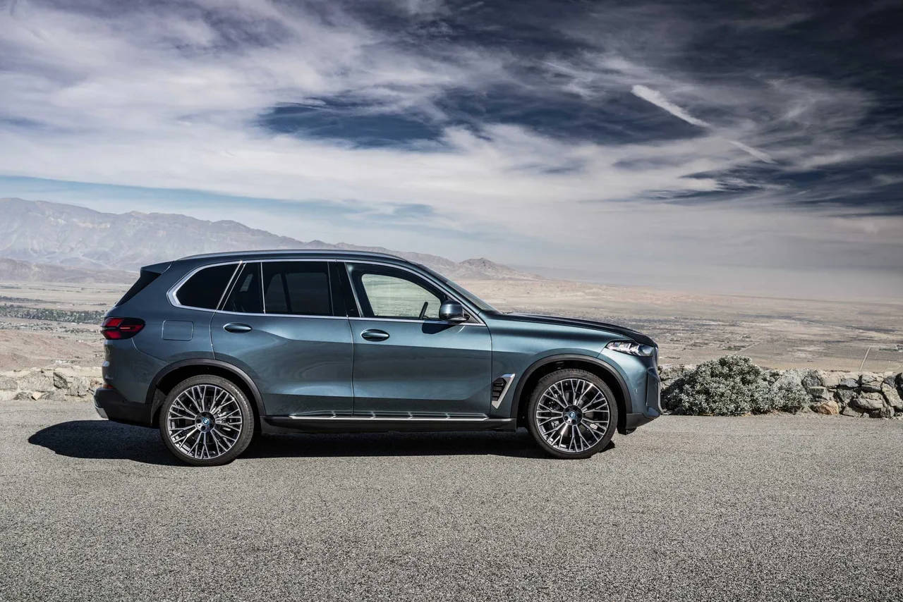 2026 BMW X5, photo 1 of 8