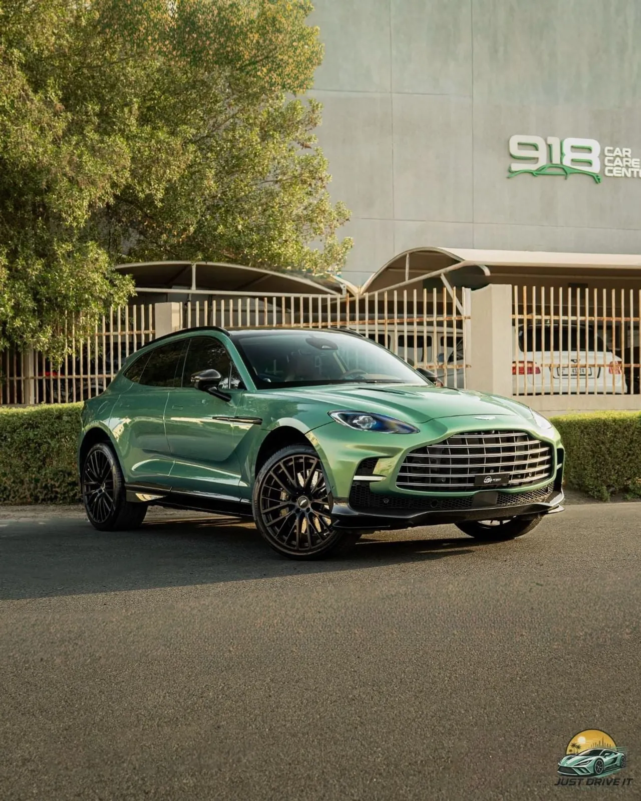2025 Aston Martin DBX707, photo 1 of 10 of this vehicle