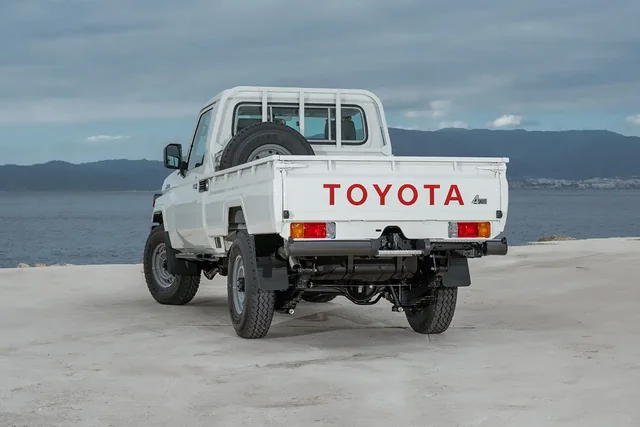 2026 Toyota Land Cruiser 79 Pickup full specification, photo 2 of 6