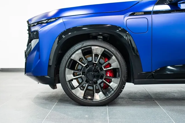 2024 BMW XM M Sport, photo 3 of 10