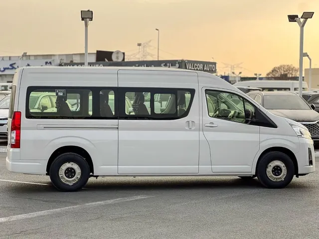 2026 Toyota Hiace GL 3.5, photo 3 of 8