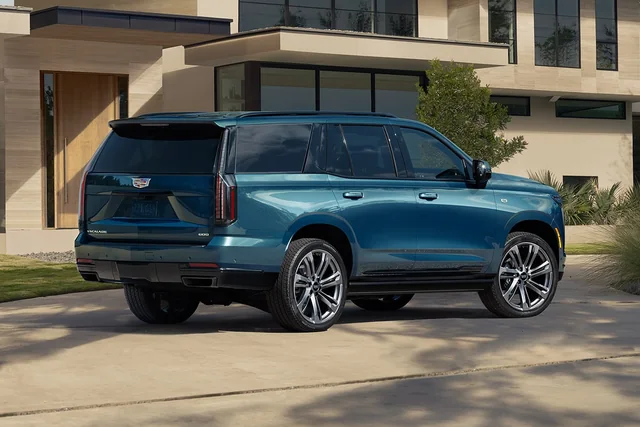 2026 Cadillac Escalade Premium Luxury, photo 3 of 7