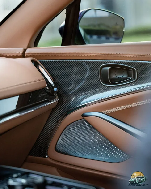 2025 Aston Martin DBX707, photo 3 of 10 of this vehicle
