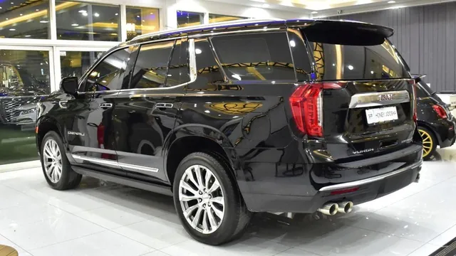 2023 GMC Yukon Denali V8, photo 7 of 9