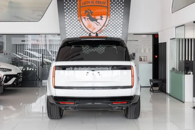 2026 Land Rover Range Rover HSE P400, photo 5 of 8