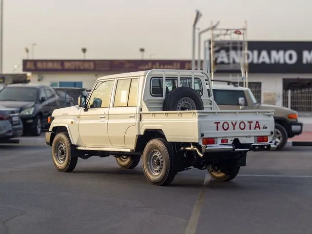 2026 Toyota Land Cruiser 79 Double Cab LX 2.8 diesel, diff lock, photo 4 of 8