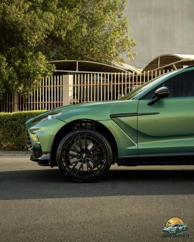 2025 Aston Martin DBX707 V8, photo 6 of 6