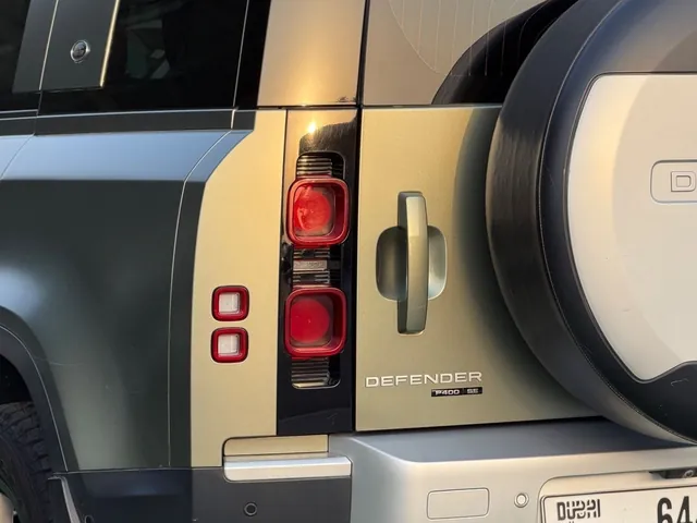 2020 Land Rover Defender P400, photo 5 of 7