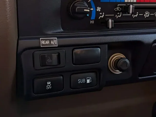 2019 Toyota Land Cruiser 76 (modified, Safari-truck style) 4.0 V6, photo 6 of 10