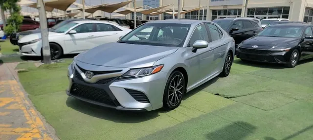 2018 Toyota Camry SE 2.5, photo 3 of 8