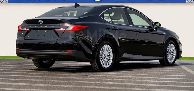 2025 Toyota Camry LE Hybrid, photo 5 of 9