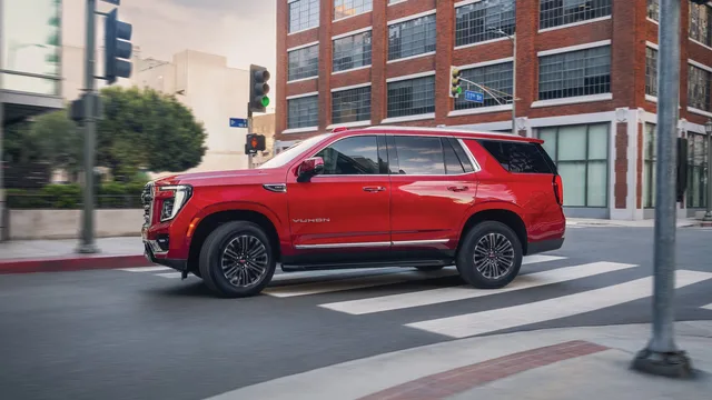 2026 GMC Yukon Elevation 5.3L V8, photo 2 of 7