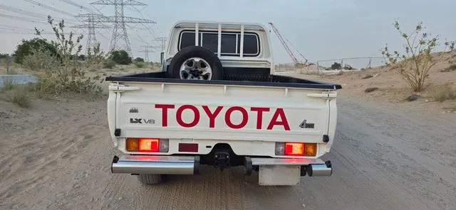 2017 Toyota Land Cruiser 79 Pickup 4.5 V8 diesel 4WD, photo 4 of 9