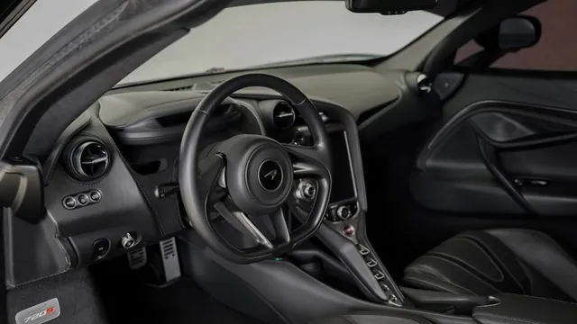 2020 McLaren 720S, photo 3 of 6 of this vehicle