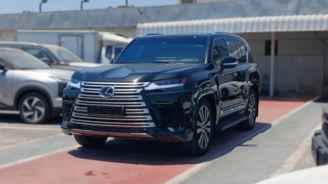 2025 Lexus LX 600 Signature 3.5, photo 2 of 9