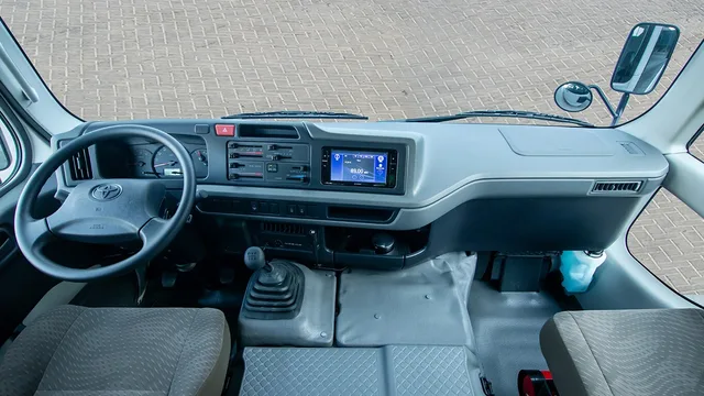 2026 Toyota Coaster STD 4.0L Diesel 23-seat, photo 5 of 8