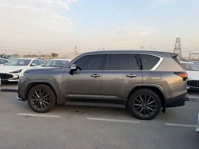 2025 Lexus LX 600 F Sport, photo 3 of 10